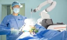 Robot AI phẫu thuật chủ động thay khớp gối bệnh nhân