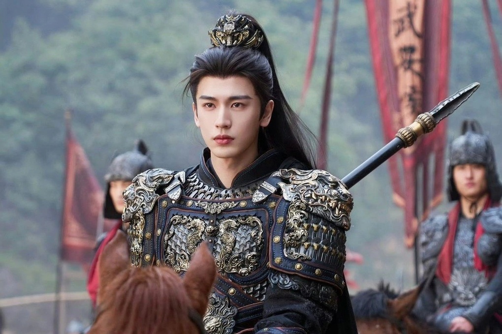 Nhờ hiệu ứng “tướng quân kem nền”, Hà Nhuận Đông nổi tiếng lại sau 14 năm - 1