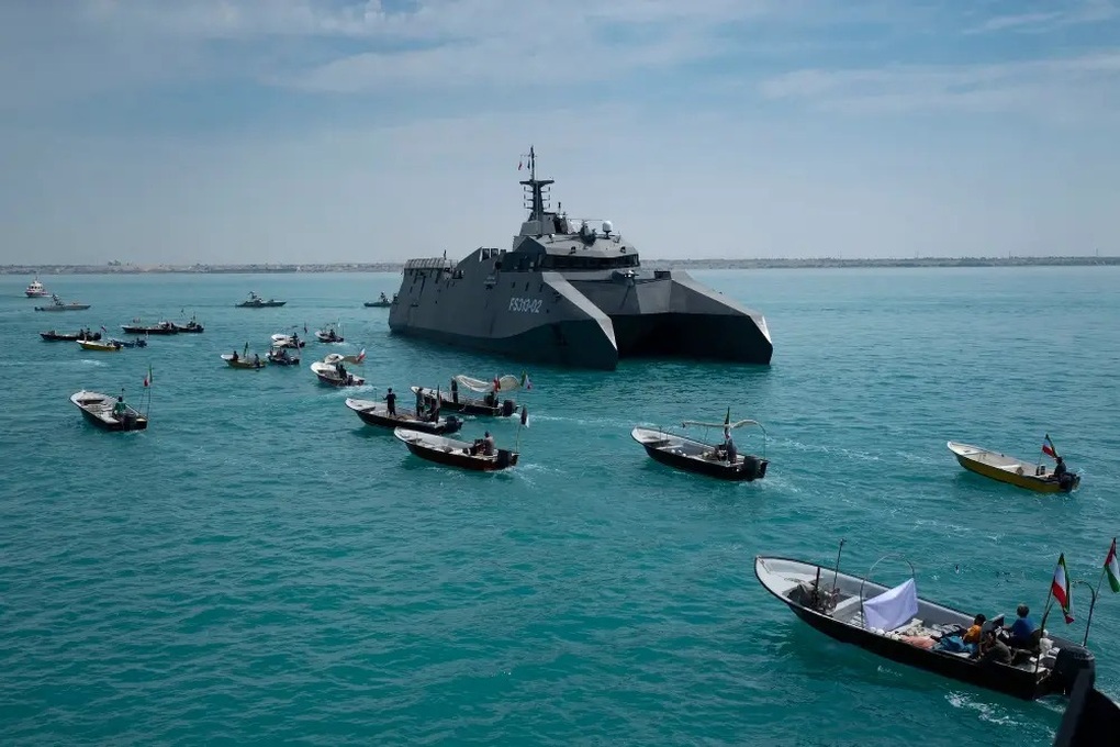 Tàu Iran vượt eo biển Hormuz bất chấp lệnh phong tỏa hàng hải của Mỹ - 1