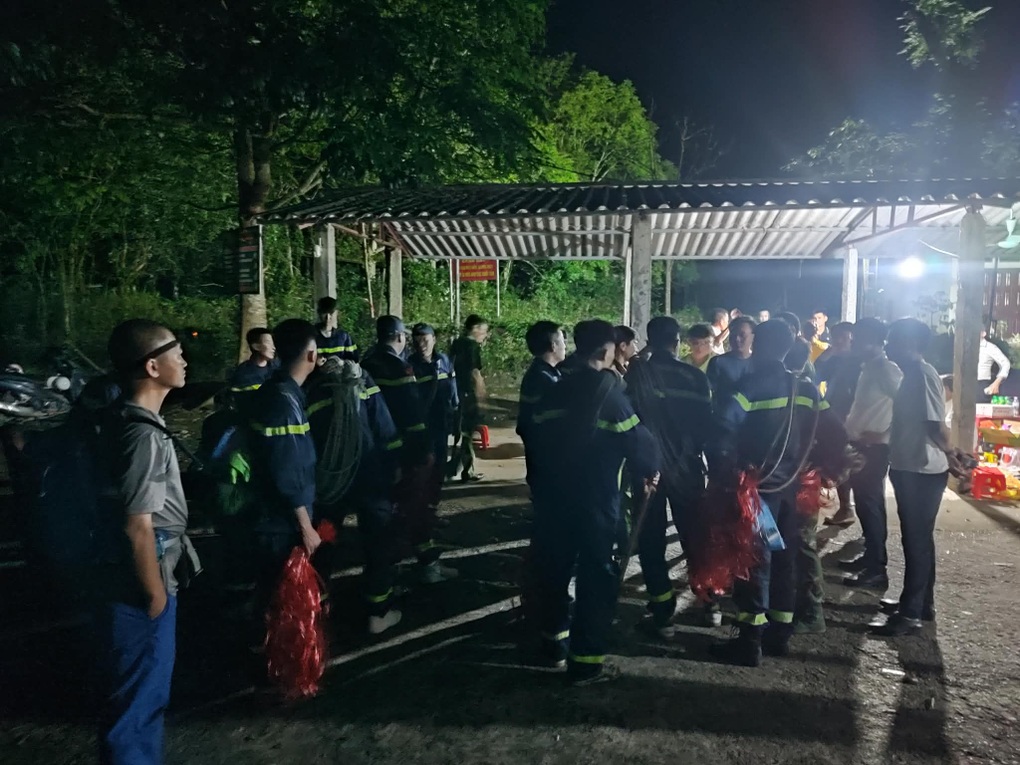 Người tham gia tìm kiếm nam sinh lạc ở Tam Đảo: Nạn nhân gần như kiệt sức - 1