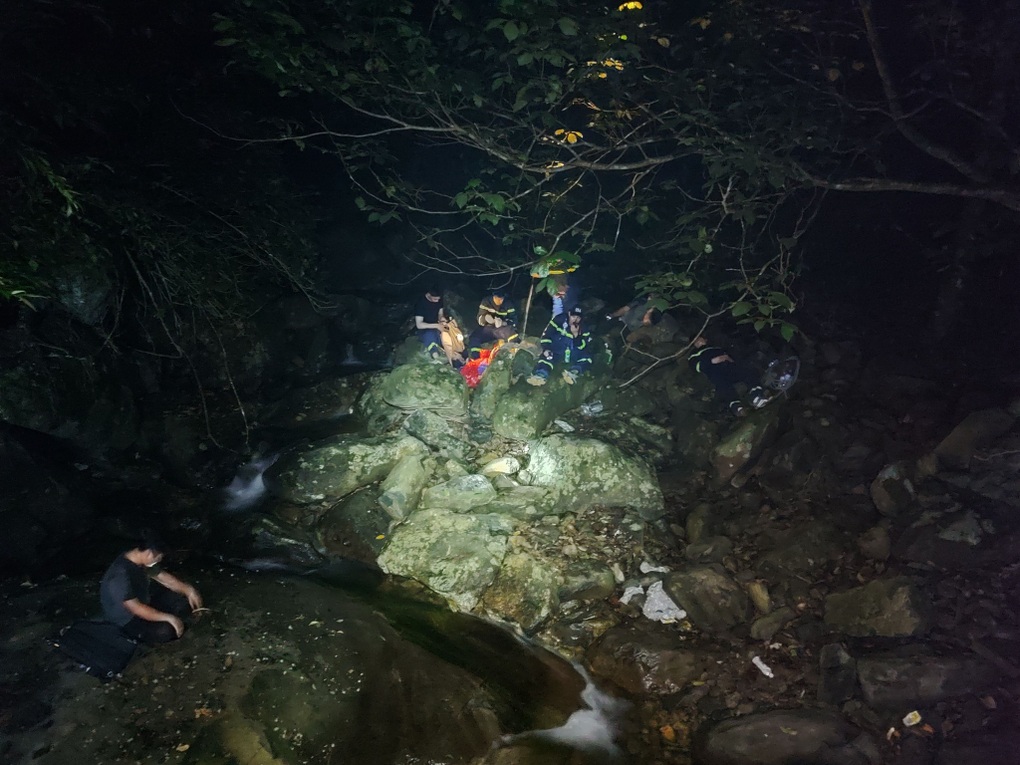 Người tham gia tìm kiếm nam sinh lạc ở Tam Đảo: Nạn nhân gần như kiệt sức - 2