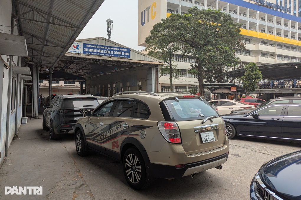 Ô tô động cơ diesel ầm ầm “vượt ải” khí thải ở trạm đăng kiểm - 1