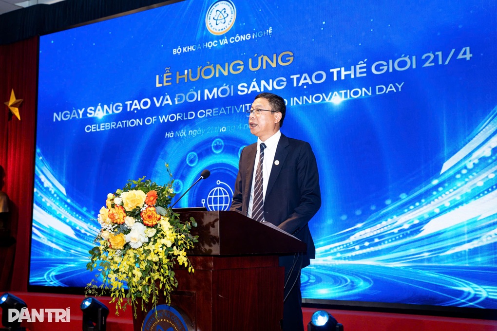 Tăng trưởng GDP 2 con số: Không thể chỉ dựa vào chi phí thấp và tài nguyên - 1