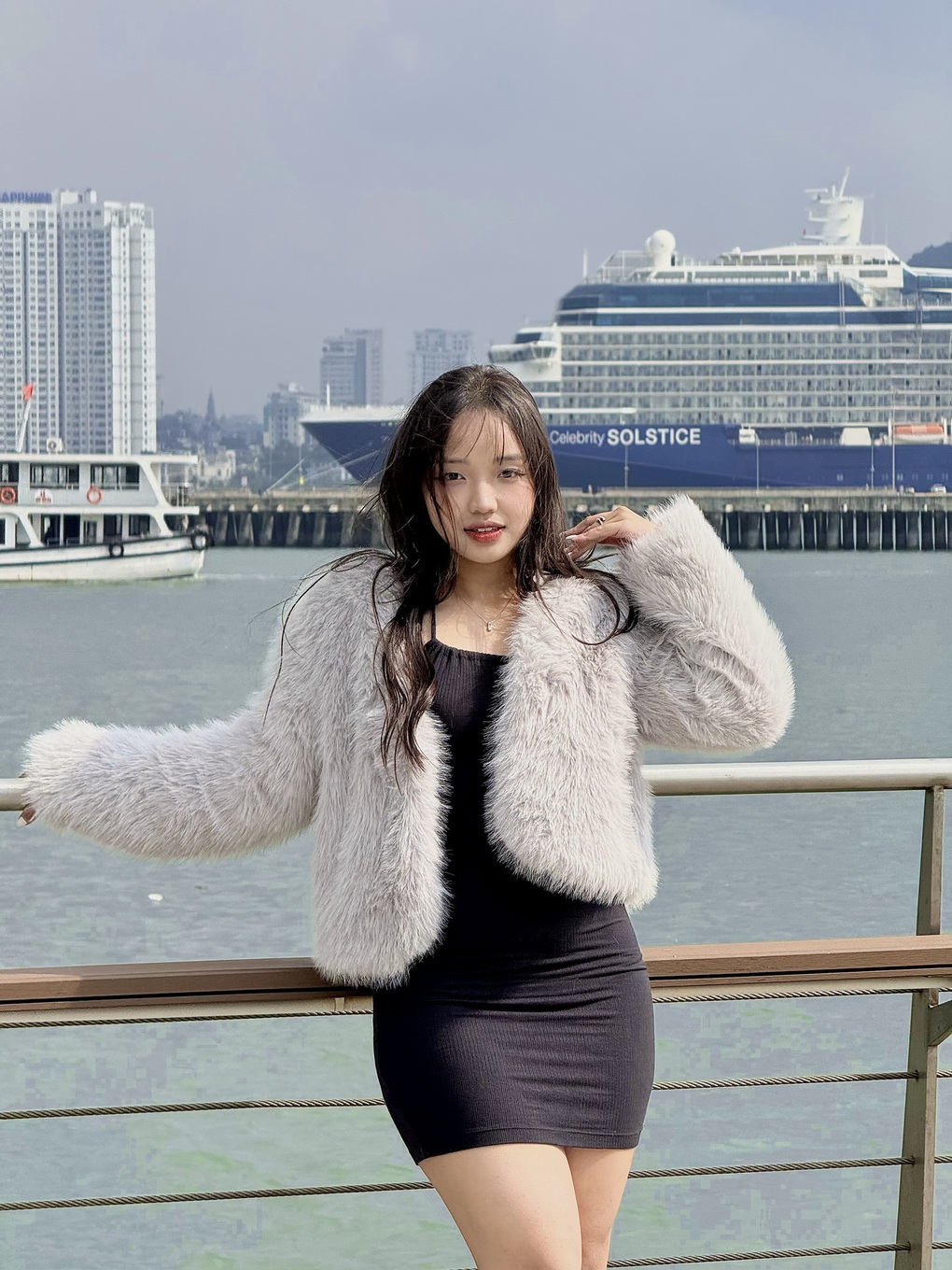 Hạ Long dịp 30/4: Từ bình minh ven biển đến đêm hội VUI-Fest rực rỡ - 2