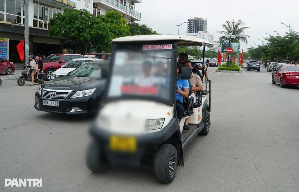 Sầm Sơn kiên quyết xử lý tình trạng xe điện “móc nối” với cơ sở kinh doanh - 2