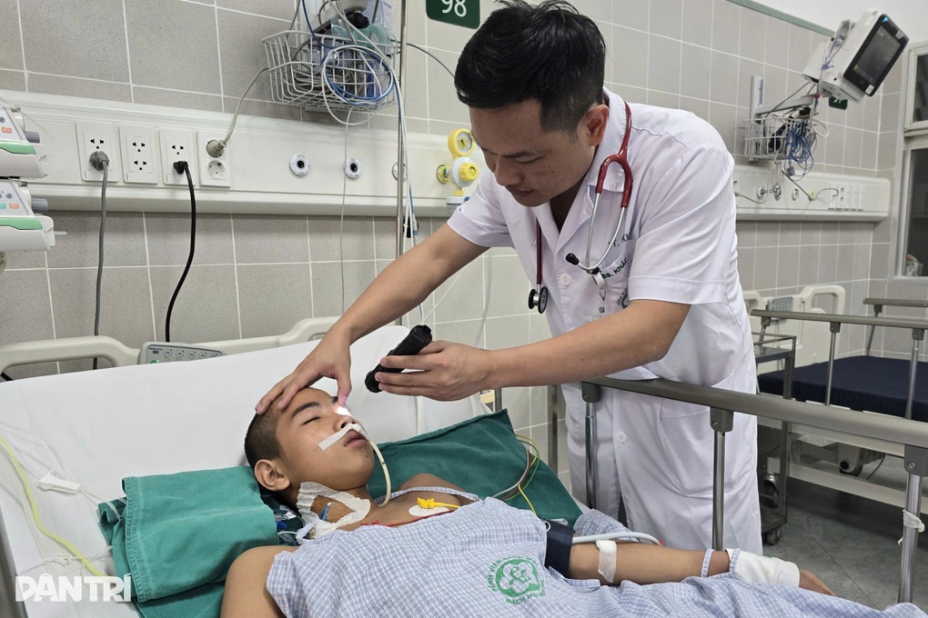 Bạn đọc Dân trí giúp gia đình anh Khuyến vượt bạo bệnh, trở lại cuộc sống - 2