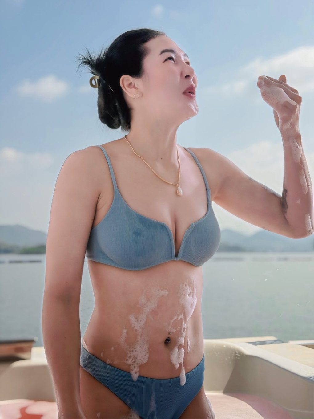 Ngôi sao bóng chuyền Thái Lan “lột xác” thành siêu mẫu áo tắm bốc lửa - 2