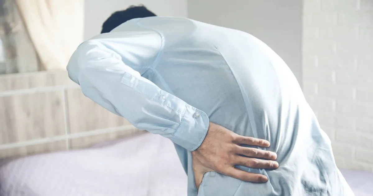 Đi khám vì đau thắt lưng, người đàn ông phát hiện mắc sỏi cả hai bên thận