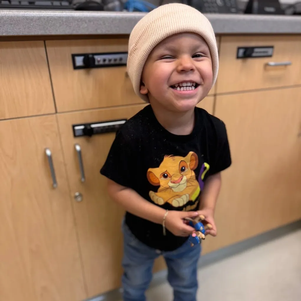 Điều không ngờ trên chuyến bay ở Mỹ có bé trai 2 tuổi vừa khỏi bệnh ung thư - 3