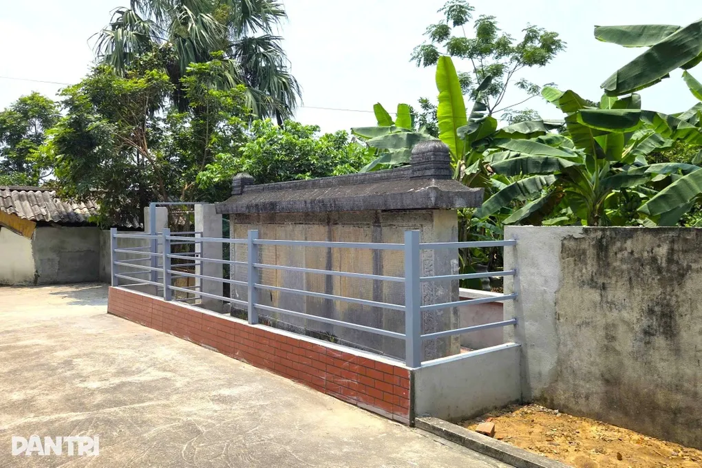 Bia cổ hơn 300 năm tuổi đã được giải cứu - 1