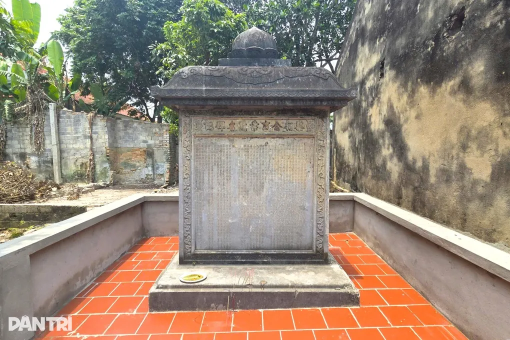 Bia cổ hơn 300 năm tuổi đã được giải cứu - 2