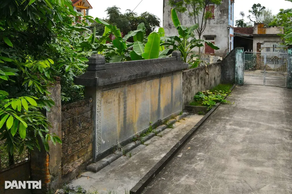 Bia cổ hơn 300 năm tuổi đã được giải cứu - 3