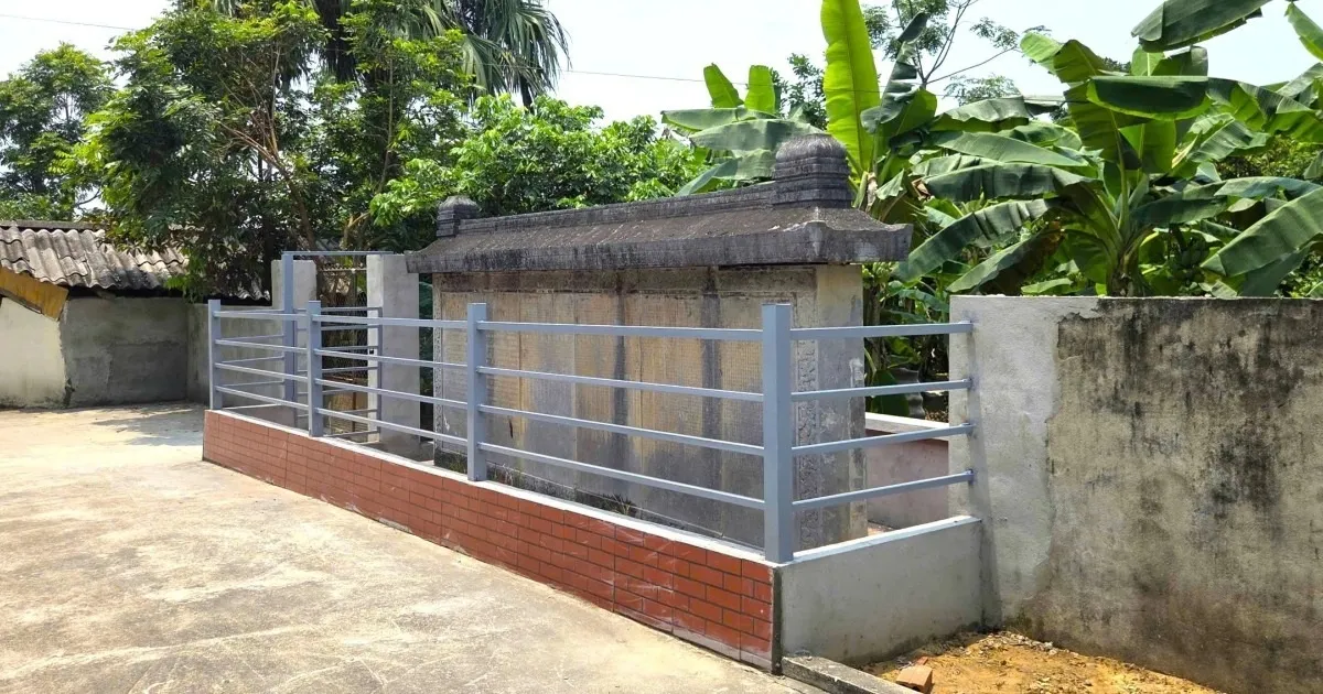 Bia cổ hơn 300 năm tuổi đã được "giải cứu"