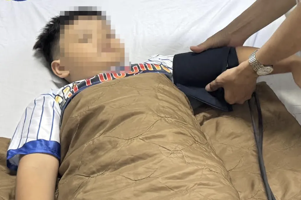 Hai trẻ ngộ độc mủ loài hoa thường trồng trước sân nhà - 1