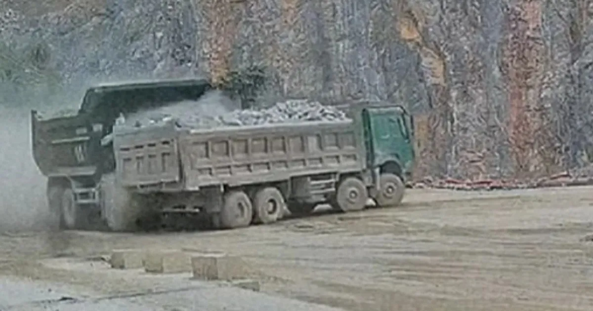 Hai xe ben va chạm tại mỏ đá, 2 tài xế tử vong