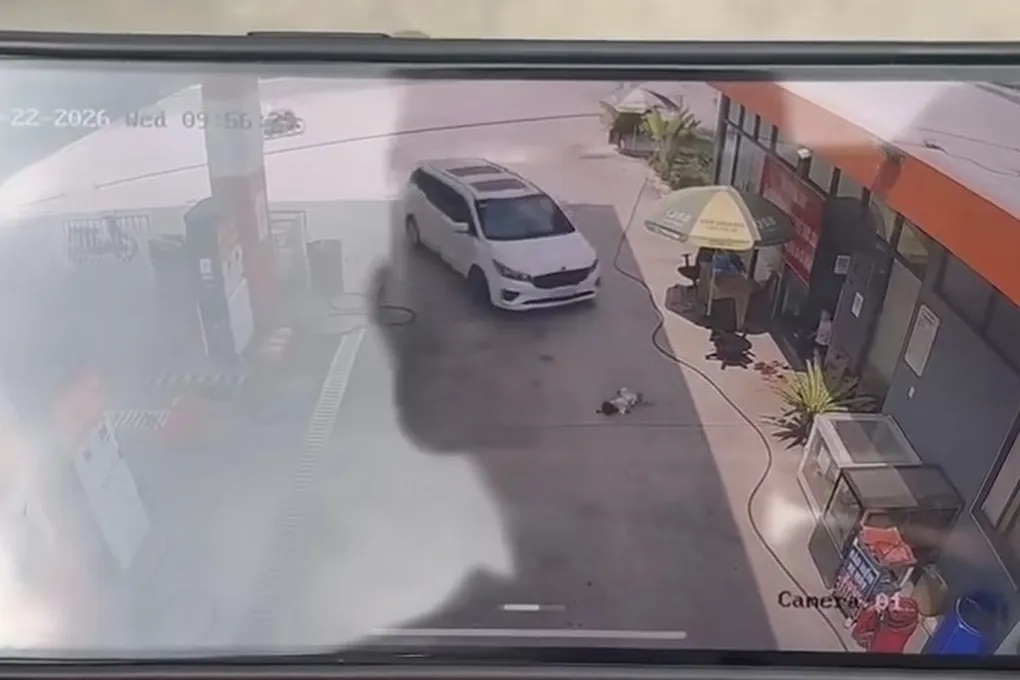 Ô tô cán bé gái 2 tuổi tử vong tại cây xăng ở TPHCM - 1