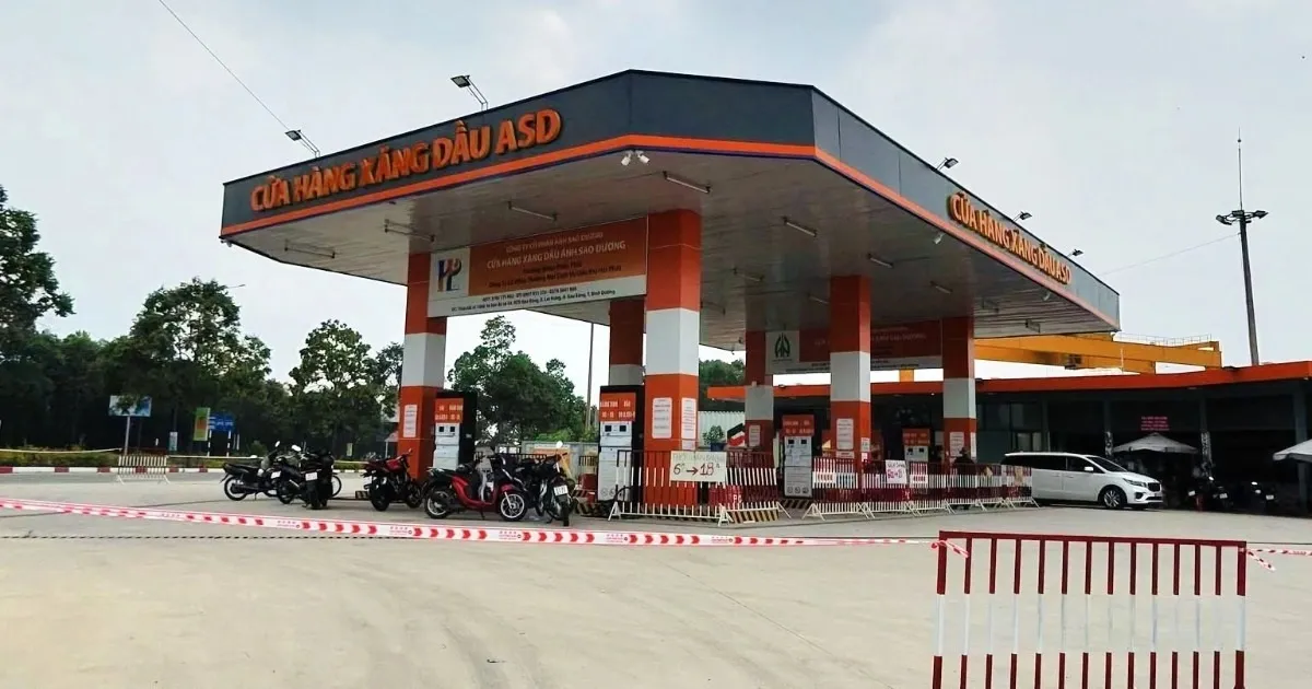 Ô tô cán bé gái 2 tuổi tử vong tại cây xăng ở TPHCM