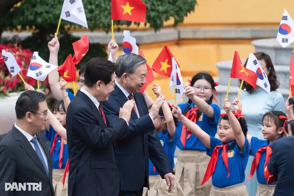 Bắn 21 loạt đại bác chào mừng Tổng thống Hàn Quốc thăm Việt Nam - 1