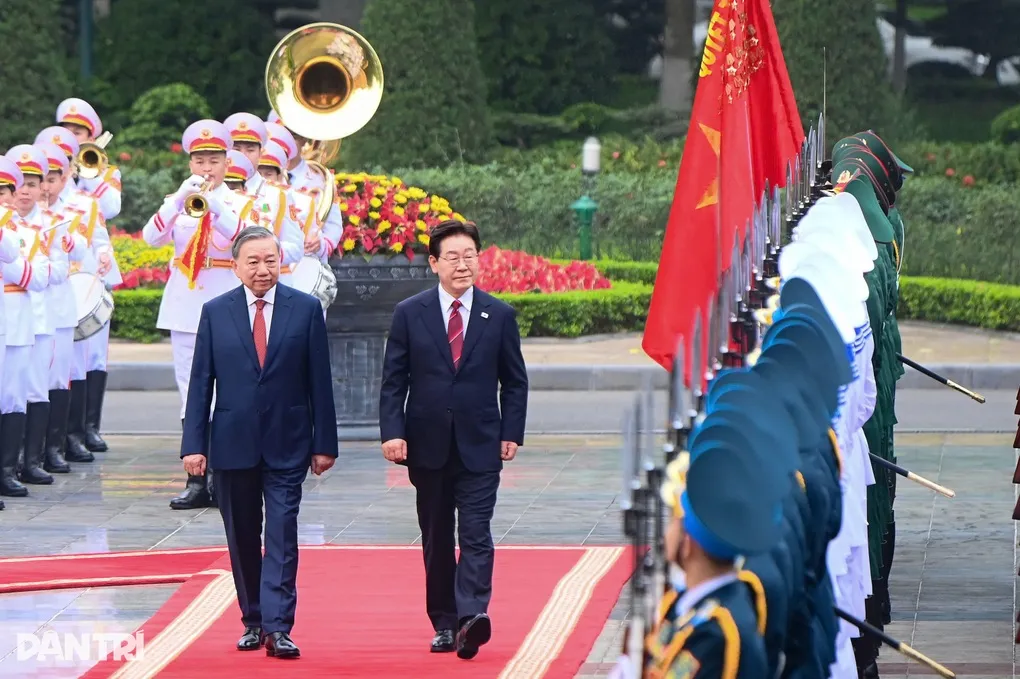 Bắn 21 loạt đại bác chào mừng Tổng thống Hàn Quốc thăm Việt Nam - 2