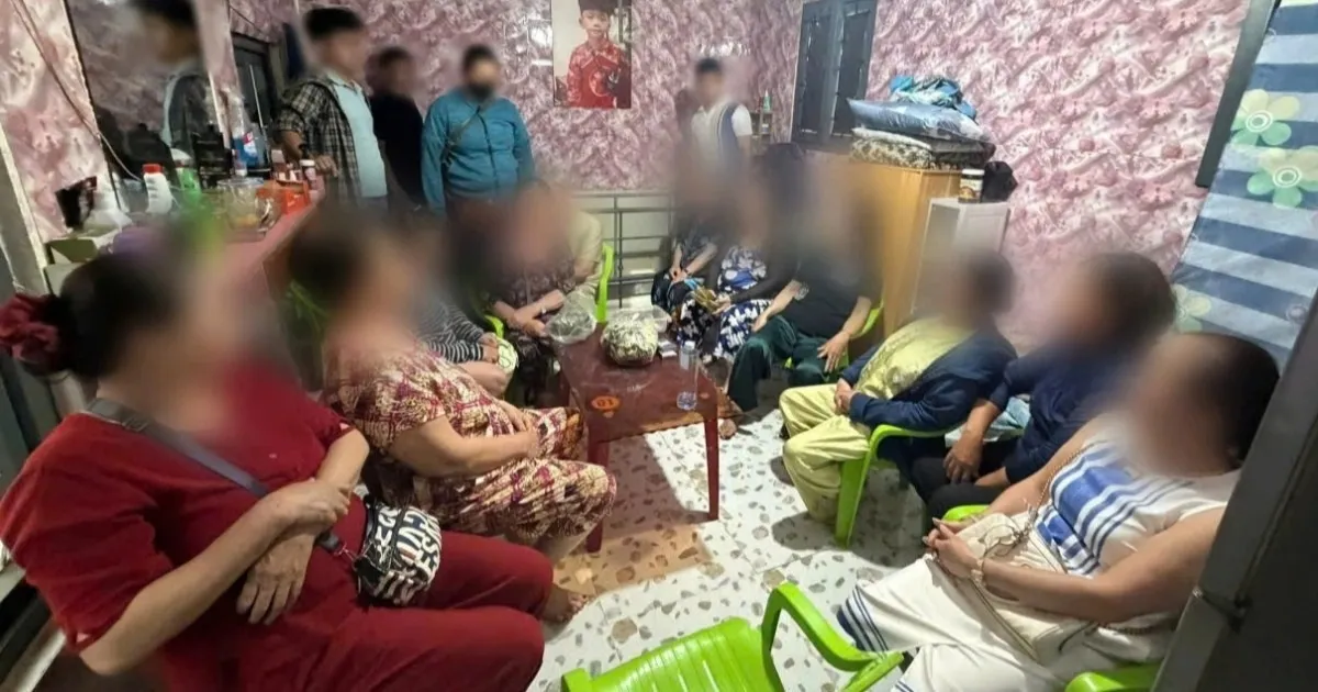 11 "quý bà" say sưa sát phạt tại ngôi nhà trong hẻm sâu