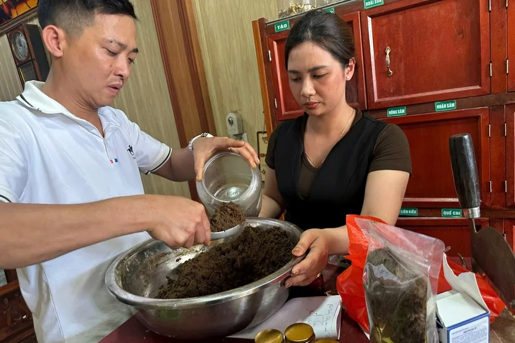 Công an cảnh báo thủ đoạn bán thuốc giả chữa bách bệnh cho người già - 1