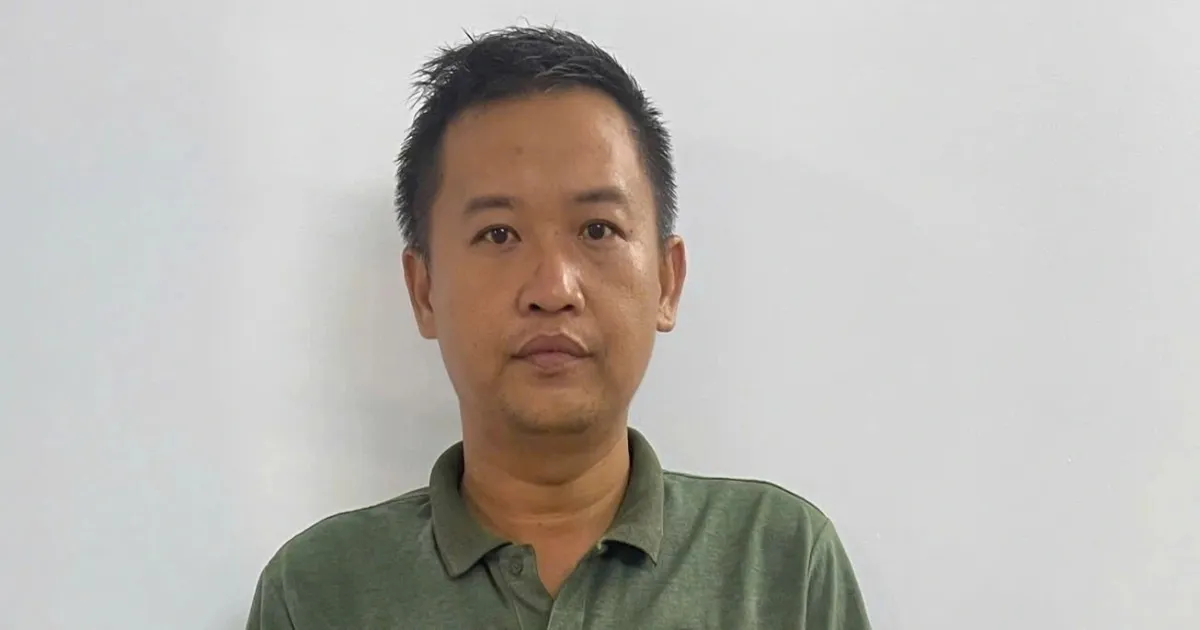 Vờ giúp nữ sinh tìm chỗ đổ xăng rồi giật điện thoại