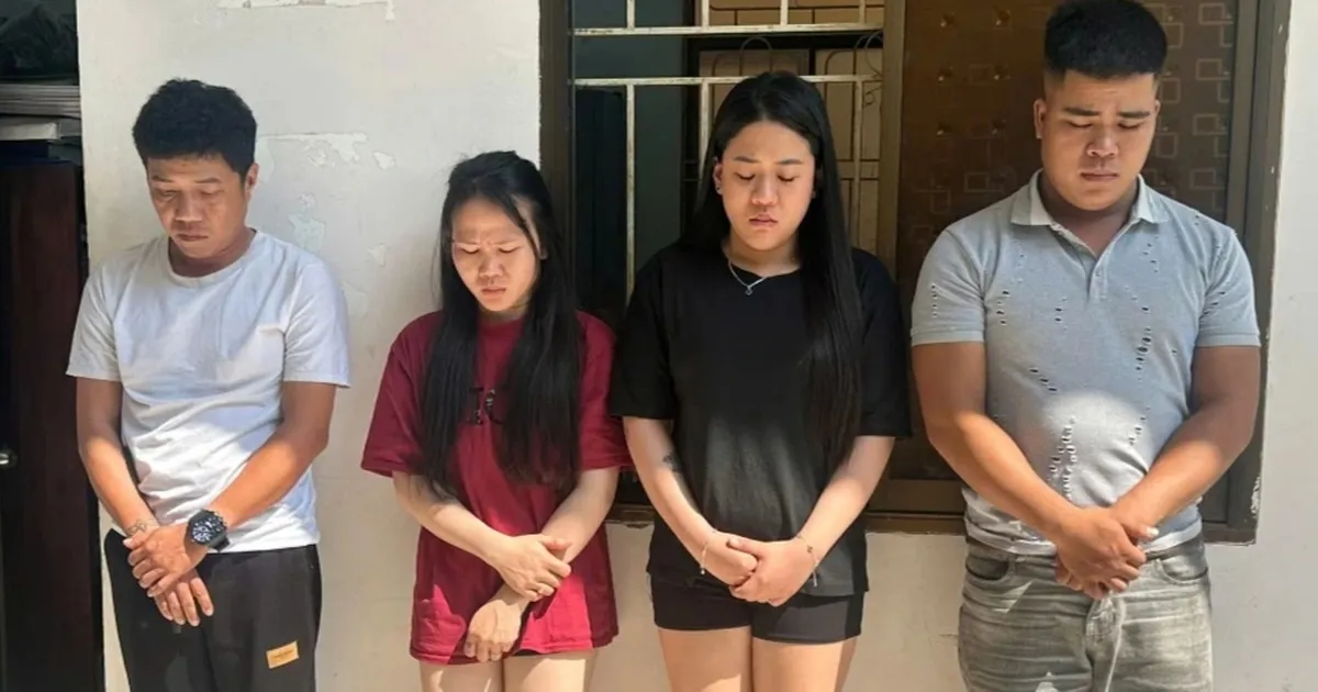 Phát hiện 2 cặp nam nữ dùng hàng cấm trên ô tô giữa đèo vắng