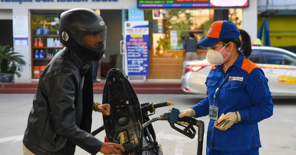 Dầu diesel giảm gần 17.000 đồng/lít từ đỉnh, rẻ nhất 4 nước lân cận