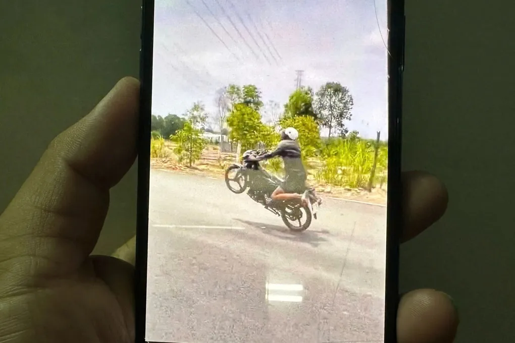 Cảnh sát hóa trang xử lý nhóm quái xế ở Đồng Nai - 1