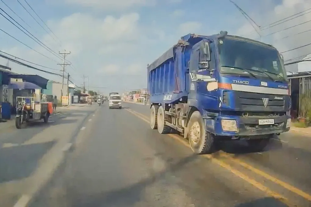 Xử phạt 2 tài xế lấn làn từ clip của người dân ở Tây Ninh - 1