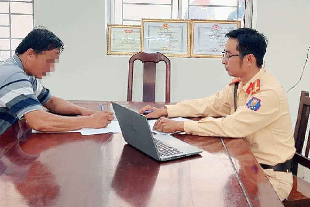 Xử phạt 2 tài xế lấn làn từ clip của người dân ở Tây Ninh - 2