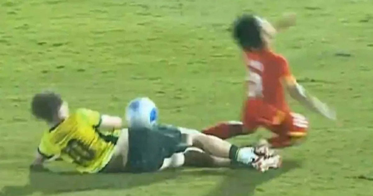 Tranh cãi nảy lửa tình huống U17 Việt Nam bị từ chối phạt đền