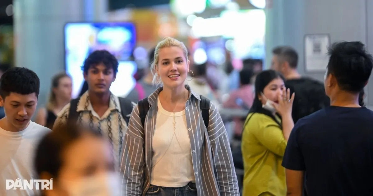 Nhu cầu bay dịp nghỉ lễ tăng mạnh, nhiều chặng từ Hà Nội và TPHCM kín chỗ