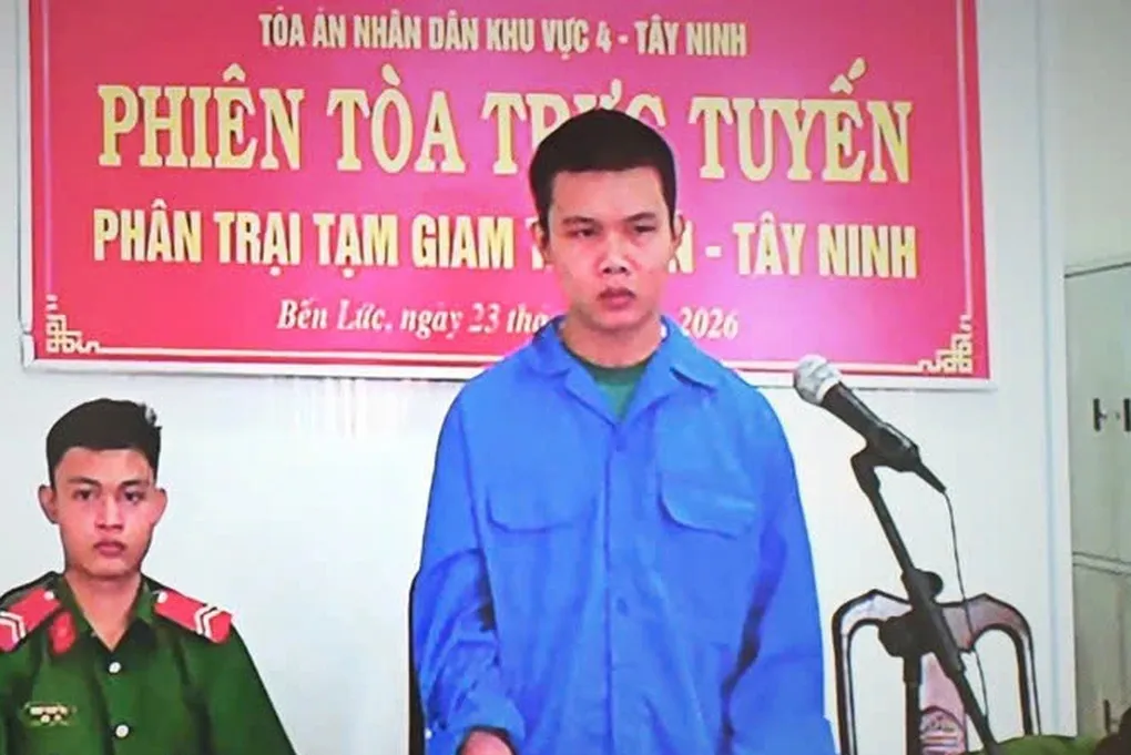 Thanh niên lái ô tô gắn biển giả, tông CSGT ở Tây Ninh lĩnh án - 1