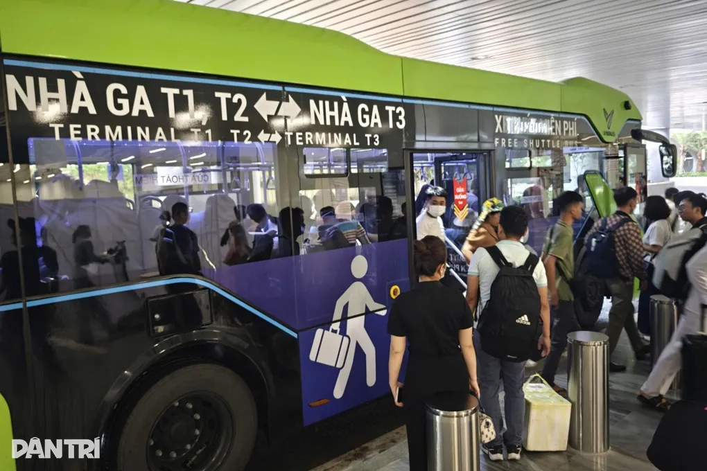 Chưa có metro, TPHCM sẽ dùng xe buýt tốc hành kết nối sân bay Long Thành - 1