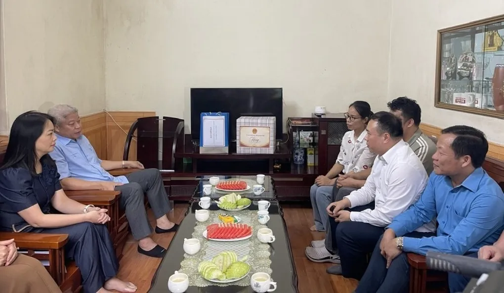 Thăm công nhân mất 67% sức lao động vì tai nạn mỏ - 1