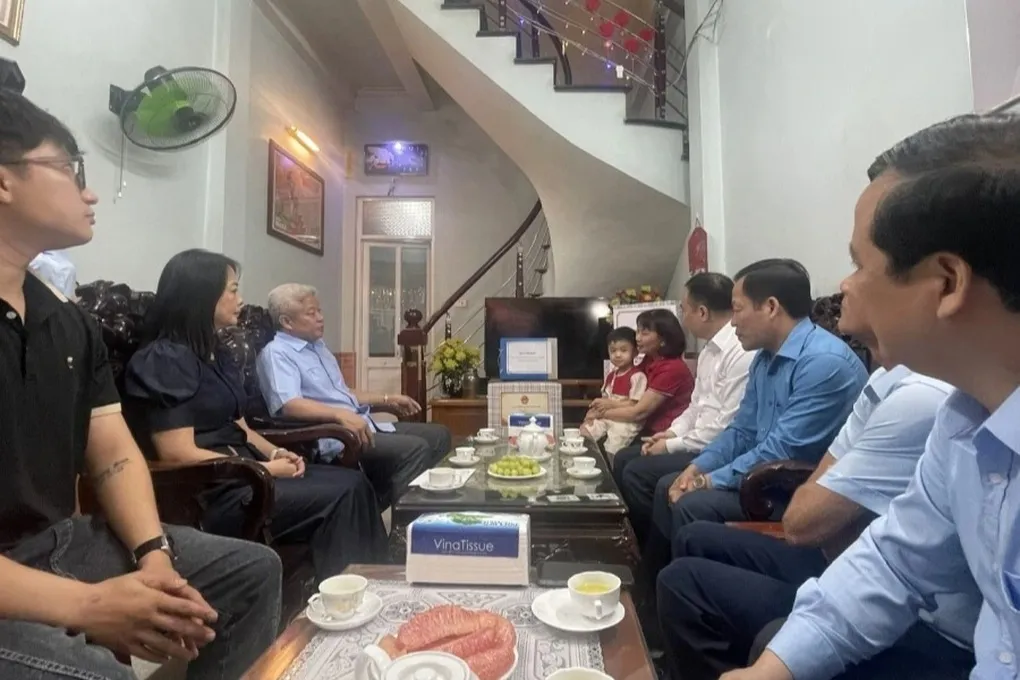 Thăm công nhân mất 67% sức lao động vì tai nạn mỏ - 2