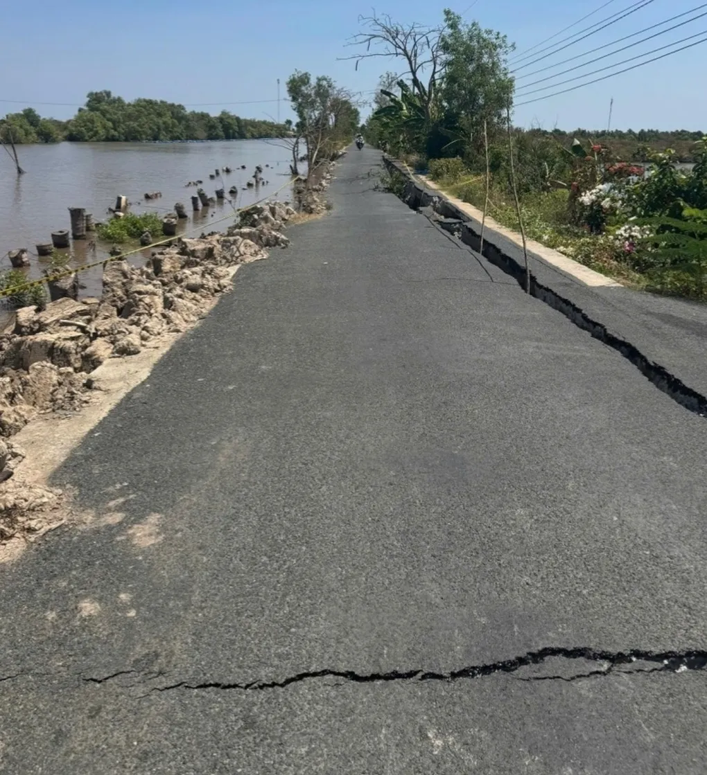 Cà Mau: Tuyến đường ở xã Cái Nước tiếp tục bị sụt lún nghiêm trọng - 2