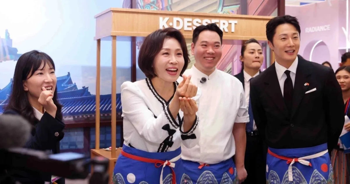 Phu nhân Kim Hea Kyung trải nghiệm Lễ hội Văn hóa - Du lịch Hàn Quốc tại Việt Nam