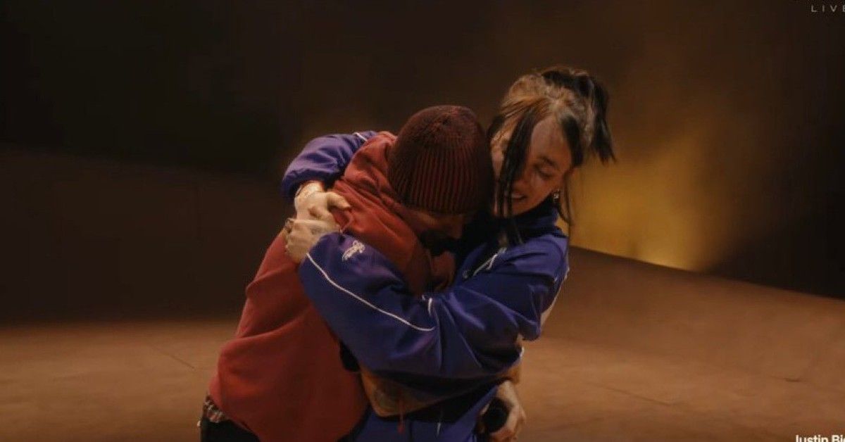 Cô gái may mắn nhất được Justin Bieber ôm chầm ở Coachella, cả thế giới "phát điên" với hoàng tử nhạc Pop hôm nay!