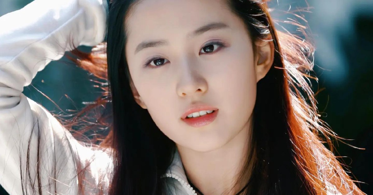 Nhìn Lưu Diệc Phi 25 năm trước đúng là visual "vắt ra nước", đến cái tên cũng trở thành tính từ chỉ sắc đẹp