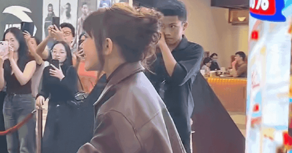 Ra mà xem mỹ nhân 12 tuổi toả sáng ở Việt Nam: Đẹp như thiên thần - diễn như ác quỷ, muốn không nổi tiếng cũng khó