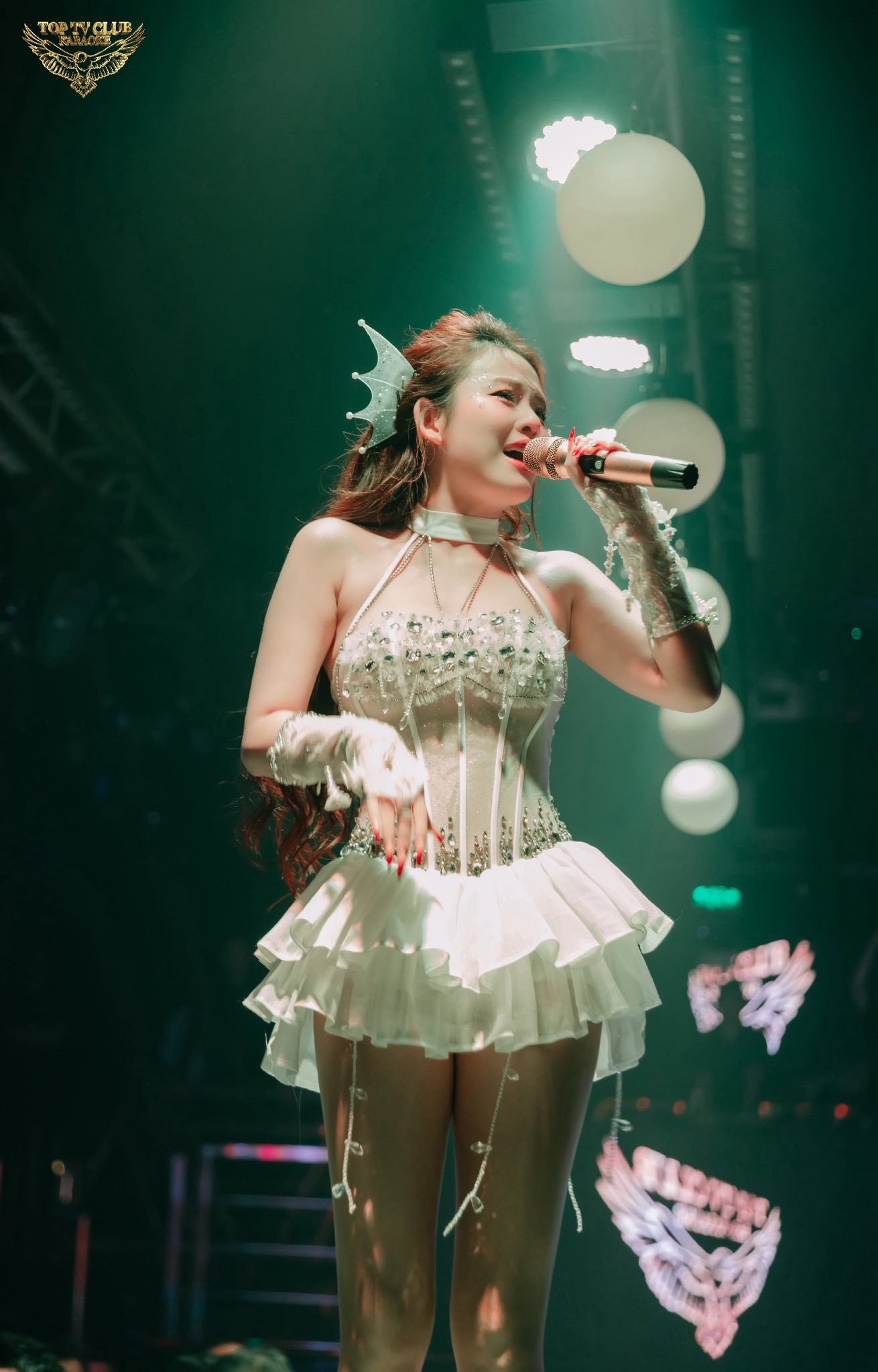 Nữ ca sĩ xuất hiện trong nhà chồng Gon Pink là ai?- Ảnh 2.