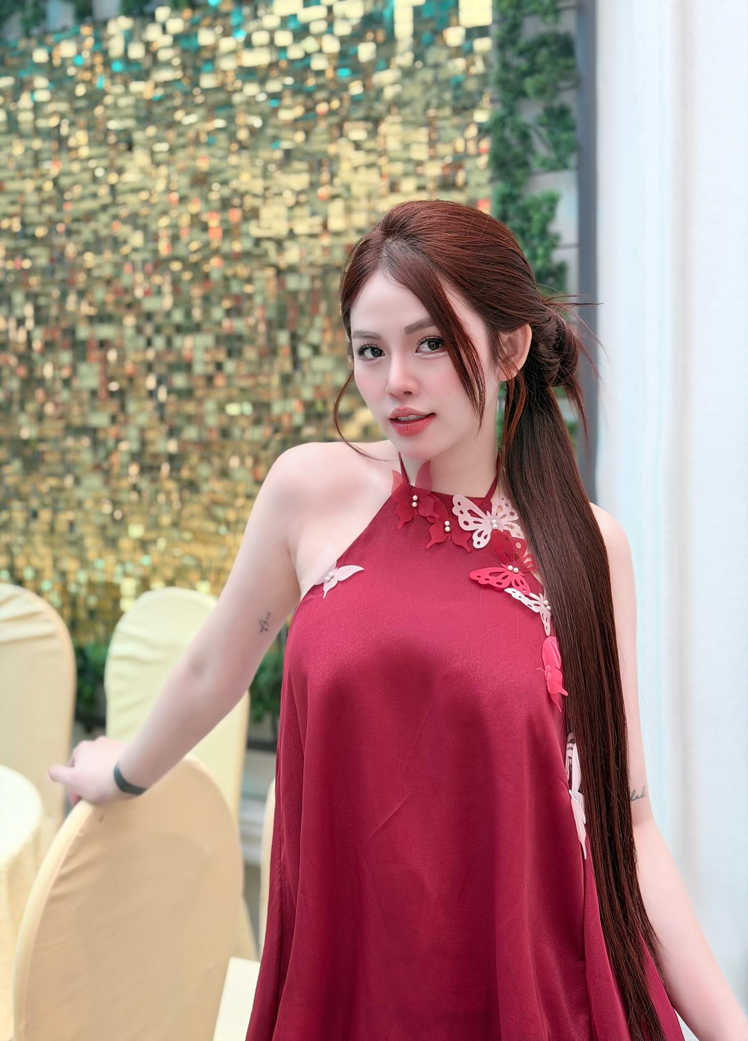 Nữ ca sĩ xuất hiện trong nhà chồng Gon Pink là ai?- Ảnh 3.