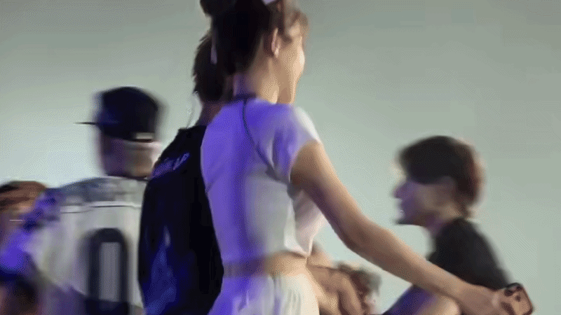 Quân A.P chính thức ra mắt vợ yêu 14 năm, nắm tay nhau công khai trên sân khấu- Ảnh 1.