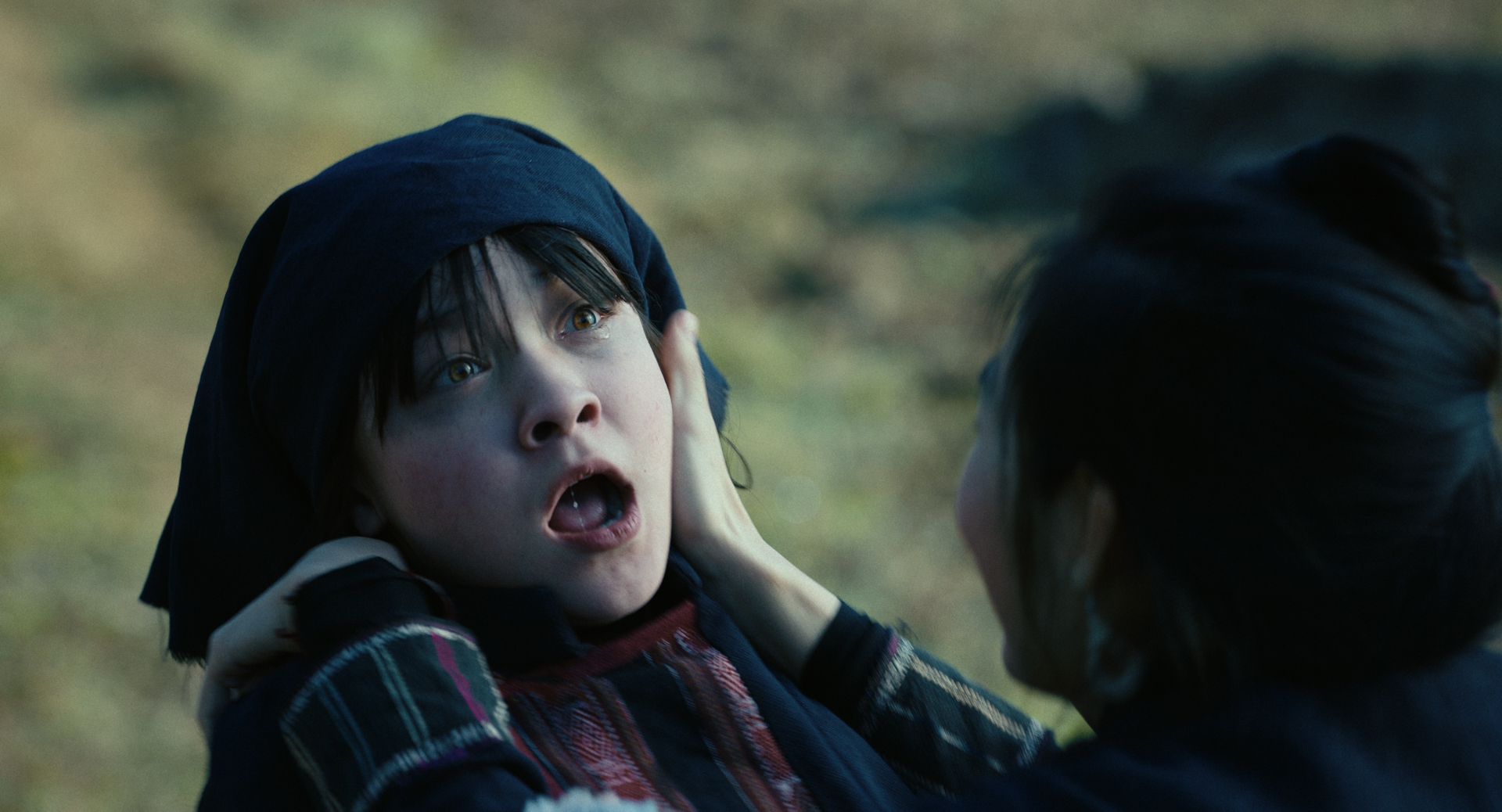 Phí Phông: Quỷ Máu Rừng Thiêng: Cú “lên đồng” của Kiều Minh Tuấn và câu chuyện vượt khỏi khuôn khổ kinh dị- Ảnh 5.