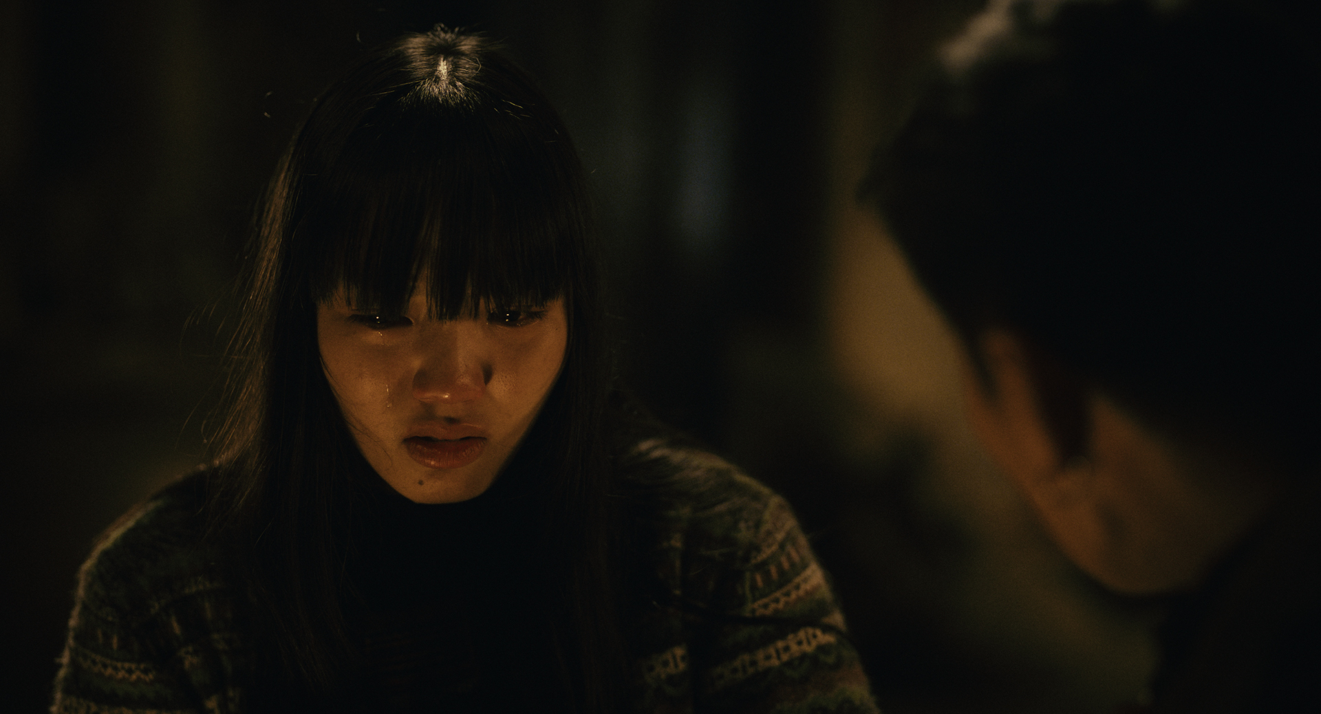 Phí Phông: Quỷ Máu Rừng Thiêng: Cú “lên đồng” của Kiều Minh Tuấn và câu chuyện vượt khỏi khuôn khổ kinh dị- Ảnh 6.