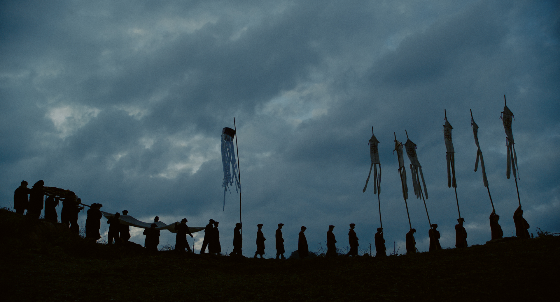 Phí Phông: Quỷ Máu Rừng Thiêng: Cú “lên đồng” của Kiều Minh Tuấn và câu chuyện vượt khỏi khuôn khổ kinh dị- Ảnh 9.