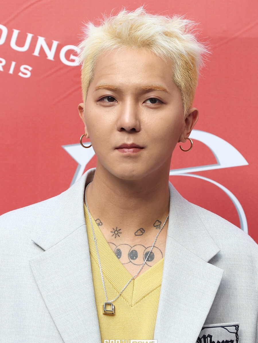 Nam nghệ sĩ cúi gằm mặt hầu tòa vào sáng nay, bị đề nghị 1 năm 6 tháng tù: "Tôi đang mắc chứng rối loạn lưỡng cực và rối loạn hoảng sợ"- Ảnh 8.