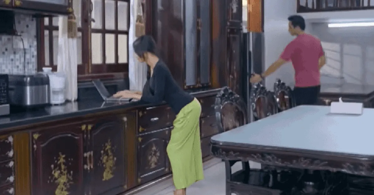 Dáng đứng Bóng Ma Hạnh Phúc là gì mà cả MXH bắt trend, xem tới đâu ngại hết tâm can đến đó